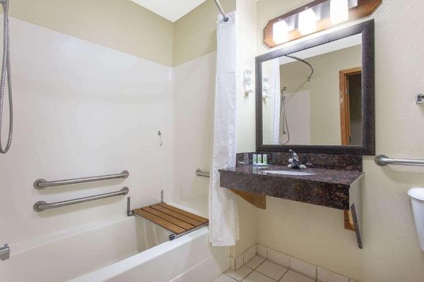 AMERICINN BY WYNDHAM BLACK RIV (Black River Falls)